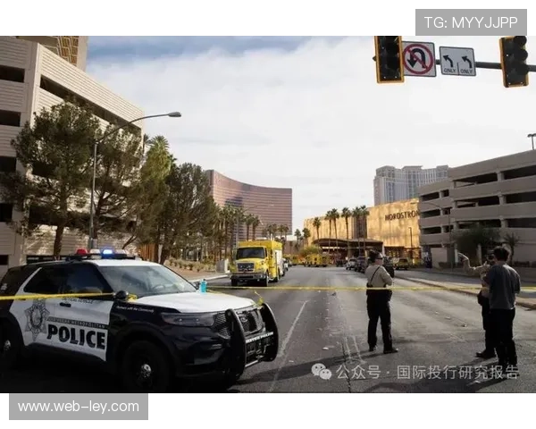 拉斯维加斯站安全车频繁出动，多车退赛赛道碎片遍布